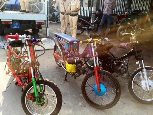 Bắt “lò” chuyên độ xe cho quái xế - 1