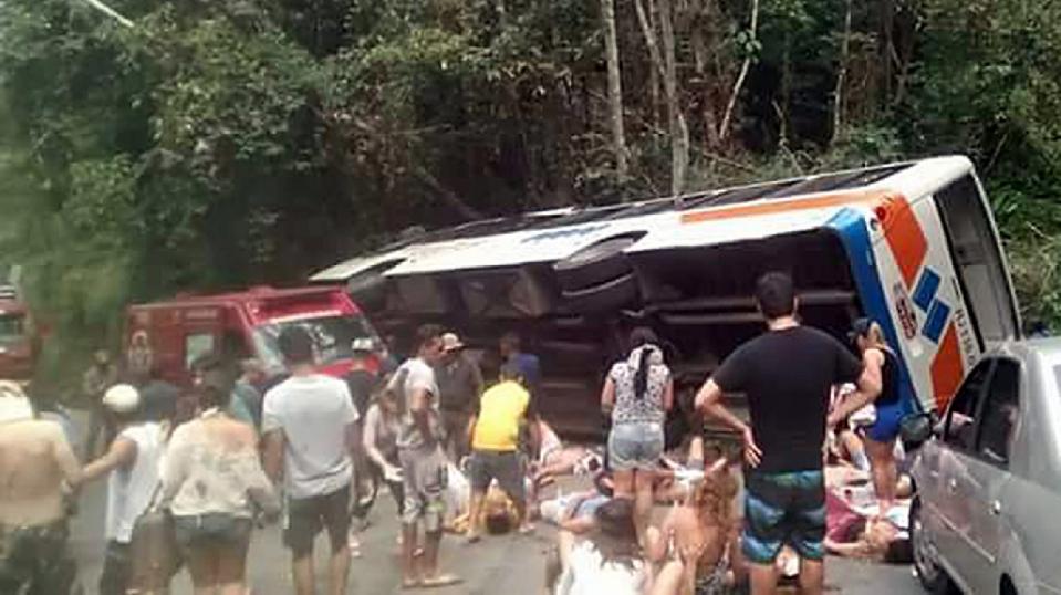 Brazil: Tai nạn xe bus thảm khốc, 55 người thương vong - 1