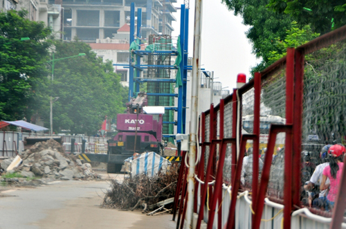 Công trường Nhổn-ga HN: “Không thi công nên trả đường cho dân” - 11