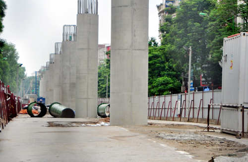 Công trường Nhổn-ga HN: “Không thi công nên trả đường cho dân” - 12