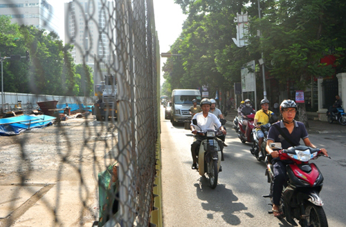 Công trường Nhổn-ga HN: “Không thi công nên trả đường cho dân” - 13