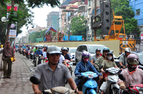 Công trường Nhổn-ga HN: “Không thi công nên trả đường cho dân” - 15