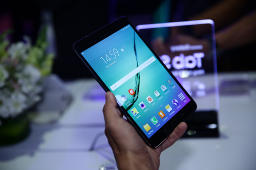 Tín đồ công nghệ hào hứng với đẳng cấp mỏng nhẹ của Galaxy Tab S2 - 1