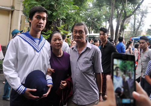 Xúc động giây phút mẹ tiễn con lên đường nhập ngũ - 11