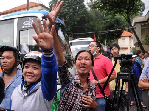 Xúc động giây phút mẹ tiễn con lên đường nhập ngũ - 12