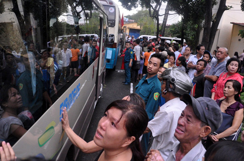 Xúc động giây phút mẹ tiễn con lên đường nhập ngũ - 15