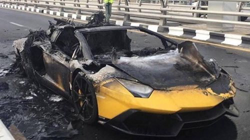 Siêu xe Lamborghini của đại gia Dubai cháy thành than - 1