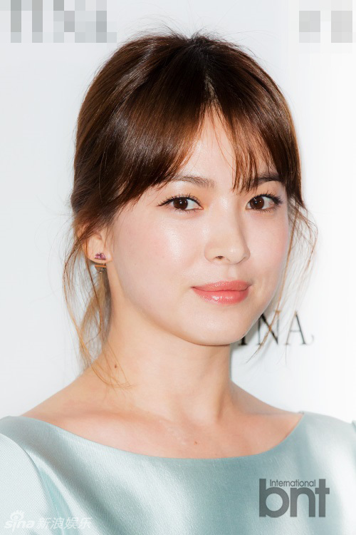 Song Hye Kyo xinh như búp bê trong dạ tiệc - 3