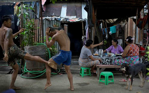 Cận cảnh lò võ vỉa hè của thanh niên Myanmar - 6