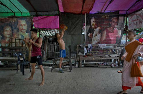 Cận cảnh lò võ vỉa hè của thanh niên Myanmar - 7