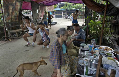 Cận cảnh lò võ vỉa hè của thanh niên Myanmar - 8