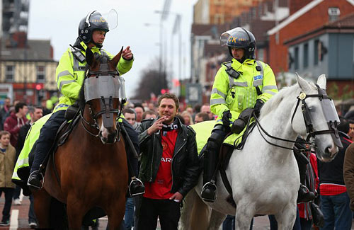 MU gặp Liverpool: Sợ hooligan, an ninh thắt chặt tối đa - 1