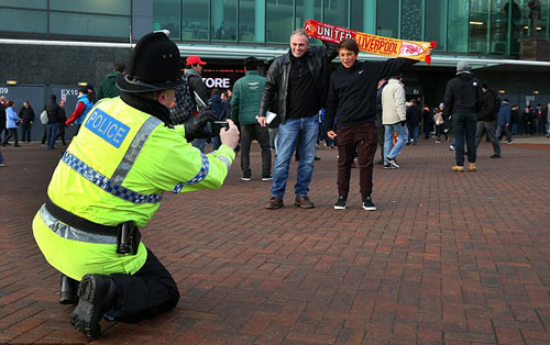 MU gặp Liverpool: Sợ hooligan, an ninh thắt chặt tối đa - 2