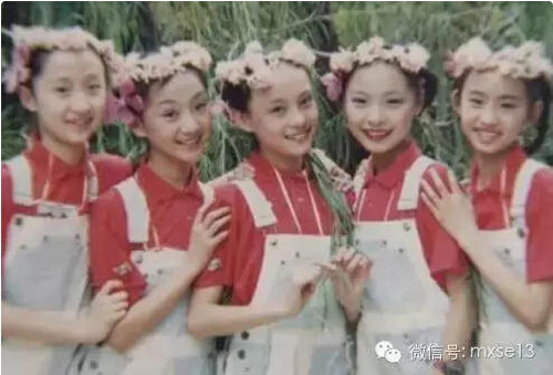 Ảnh thời thơ ấu của 20 mỹ nhân hot nhất Hoa ngữ - 12