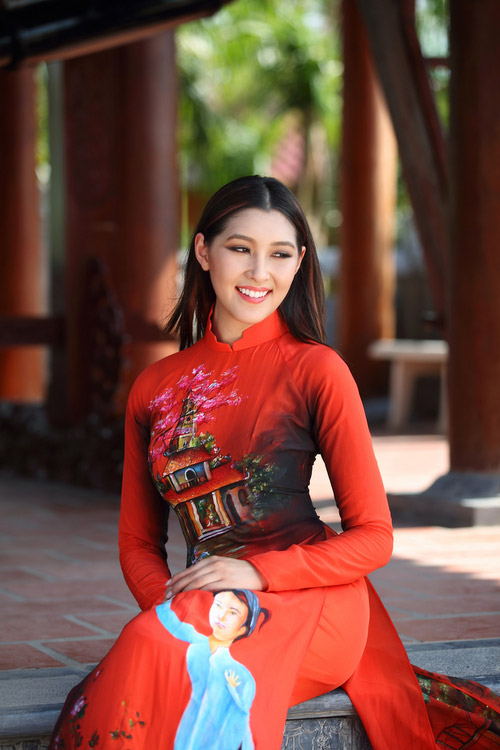 Nhan sắc nữ sinh đăng quang Hoa hậu người Việt thế giới 2015 - 1