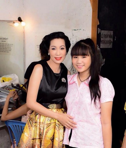 Trịnh Kim Chi lần đầu đưa con gái lớn lên sân khấu kịch - 1