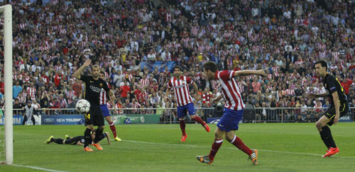 Barca "run sợ" Torres nhưng là "hung thần" với Simeone - 1