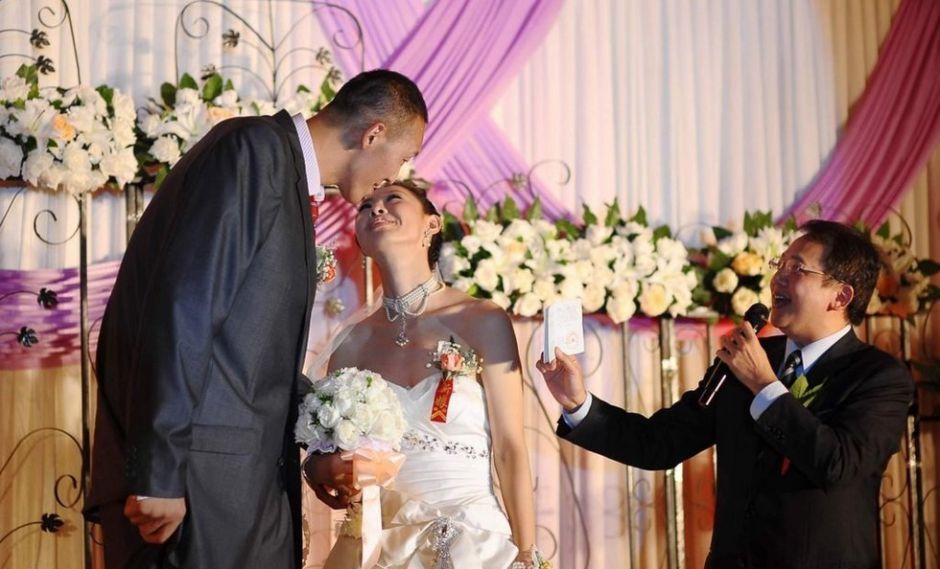 Cặp vợ chồng "khổng lồ" Trung Quốc lập kỷ lục thế giới - 4