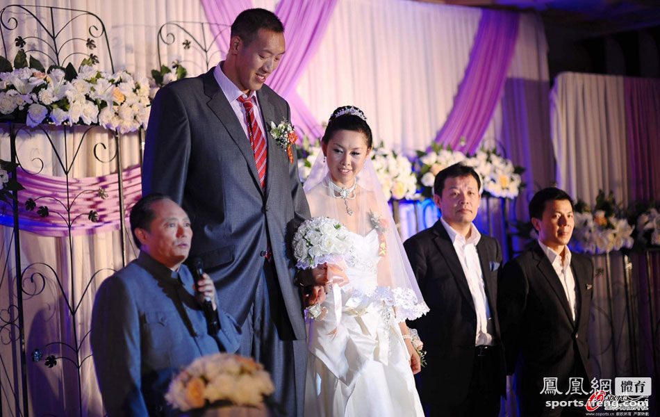 Cặp vợ chồng "khổng lồ" Trung Quốc lập kỷ lục thế giới - 13