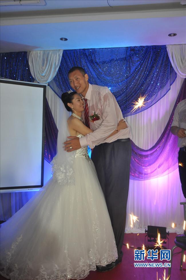 Cặp vợ chồng "khổng lồ" Trung Quốc lập kỷ lục thế giới - 6