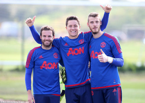Trước đại chiến, MU "méo mặt" vì Rooney - 5