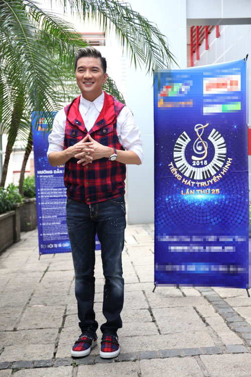 Mr Đàm, Đoan Trang đến ủng hộ thí sinh tiếng hát truyền hình - 1