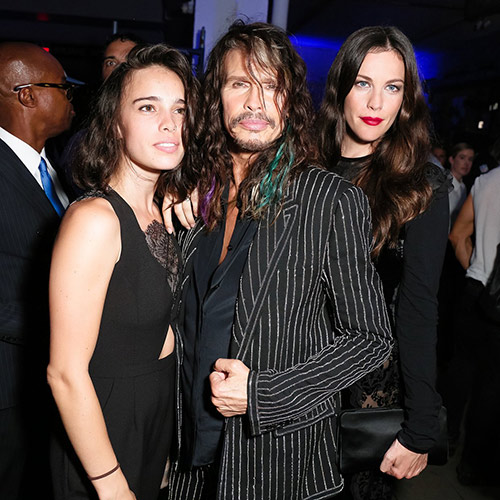 Chị em Kim "siêu vòng 3" thi nhau diện đồ mỏng tang - 6