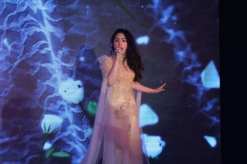 Lương Bích Hữu hát nhạc Hoa trong đêm tiệc với sao TVB - 3