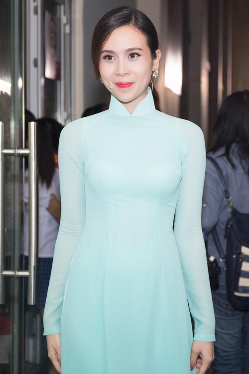 Lưu Hương Giang e thẹn khi được khen xinh như Hoa hậu - 1