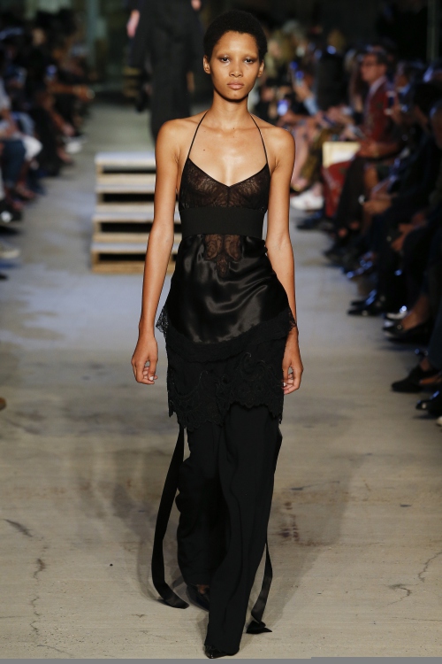 Liu Wen đẹp hút mắt với sắc trắng - đen - 3