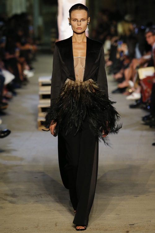 Liu Wen đẹp hút mắt với sắc trắng - đen - 5