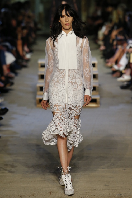 Liu Wen đẹp hút mắt với sắc trắng - đen - 14