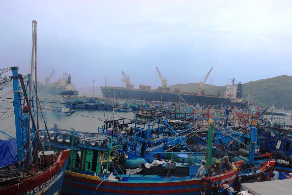 Bình Định: Cứu 3 ngư dân rơi xuống biển, lênh đênh nhiều giờ - 1