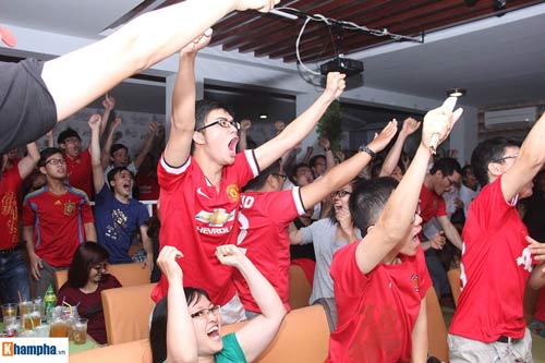 Fan “Quỷ đỏ” háo hức chờ bùng nổ ở NHA & Champions League - 10