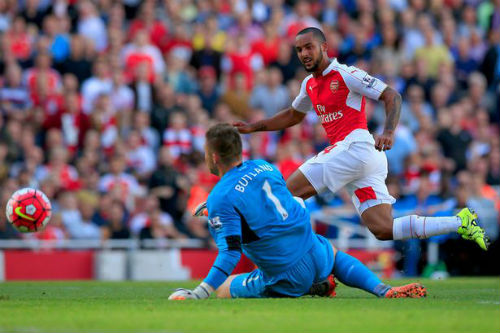 Hàng công Arsenal: Thành bại tại Walcott - 1