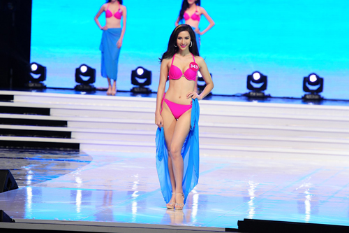 Cận cảnh màn bikini sexy của thí sinh HH Hoàn vũ VN - 7
