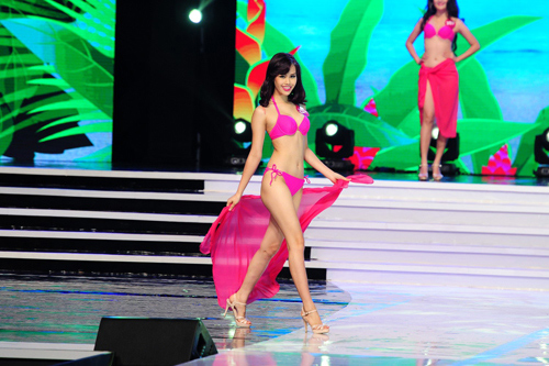 Cận cảnh màn bikini sexy của thí sinh HH Hoàn vũ VN - 4