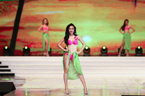 Cận cảnh màn bikini sexy của thí sinh HH Hoàn vũ VN - 14