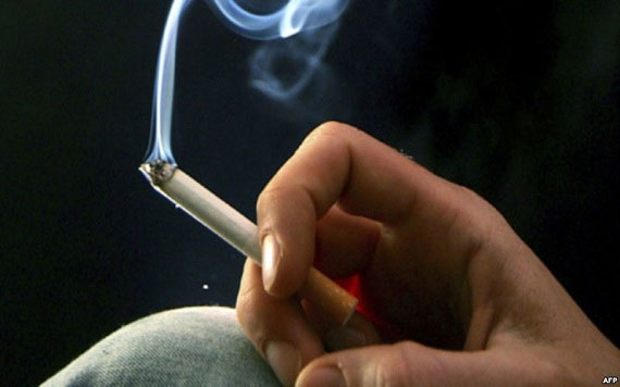 Gần 50% đàn ông Việt Nam đang phá sức khỏe vì hút thuốc lá - 1