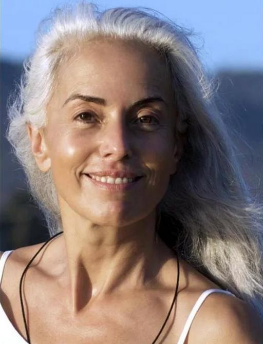 Siêu mẫu U60 gây mê hoặc nhờ thân hình bốc lửa - 6