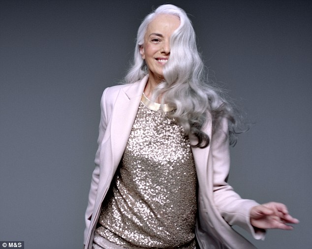 Siêu mẫu U60 gây mê hoặc nhờ thân hình bốc lửa - 1