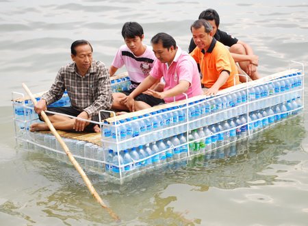 Dân Thái Lan chế phương tiện sống chung với ngập lụt - 5