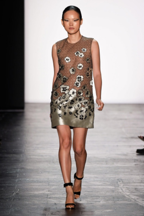 Tuyết Lan kẻ mắt sắc lẹm sải bước tại New York FW - 2