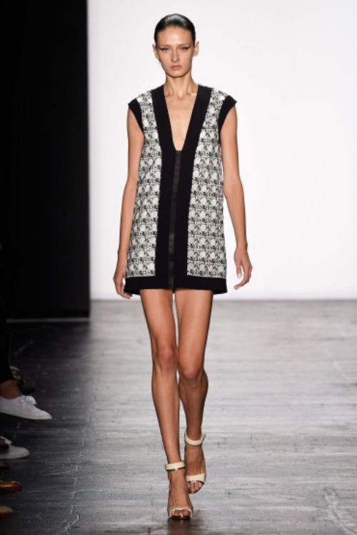 Tuyết Lan kẻ mắt sắc lẹm sải bước tại New York FW - 3