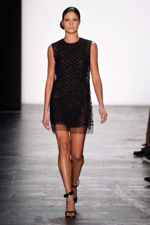 Tuyết Lan kẻ mắt sắc lẹm sải bước tại New York FW - 6