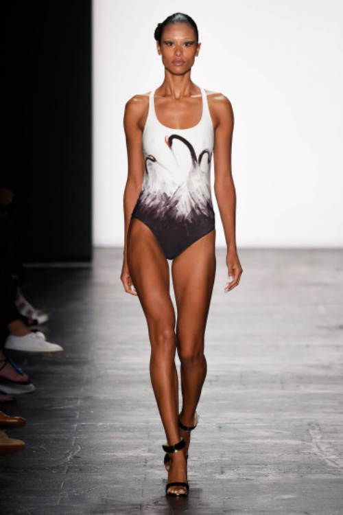 Tuyết Lan kẻ mắt sắc lẹm sải bước tại New York FW - 13