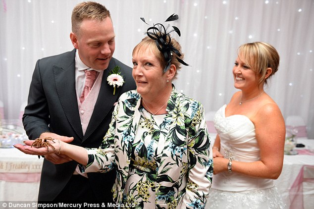 Lễ cưới hoành tráng với khách mời là động vật hoang dã - 8