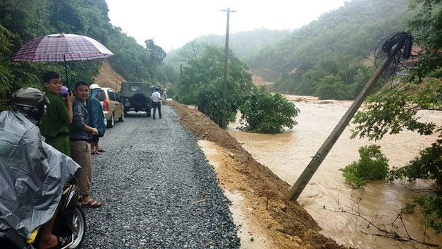 Thanh Hóa: Một huyện bị cô lập do mưa lớn - 1