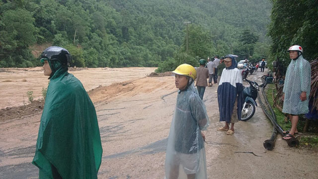 Thanh Hóa: Một huyện bị cô lập do mưa lớn - 4