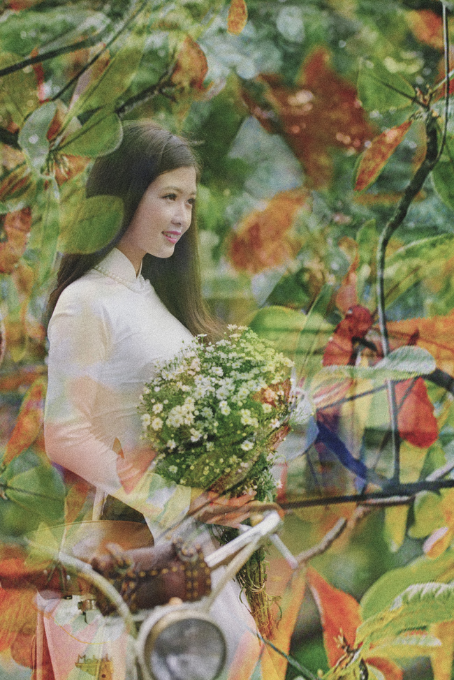 "Hà Nội mùa Thu, đi giữa mọi người lòng như thầm hỏi tôi đang nhớ ai!"... hình ảnh gợi nhớ đến mùa thu xưa cũ trong ca khúc quen thuộc của cố nhạc sỹ Trịnh Công Sơn.